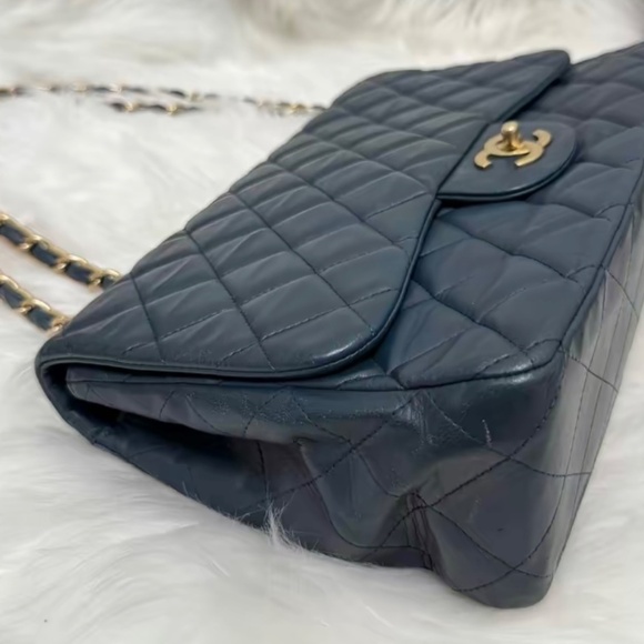 Jumbo flap quilted Chanel - Picture 2 of 5